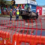 Retiran camioneta que cayó en megasocavón en el fraccionamiento Los Pinos