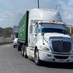 Denuncian camioneros extorsiones en carreteras con presunta participación de autoridades